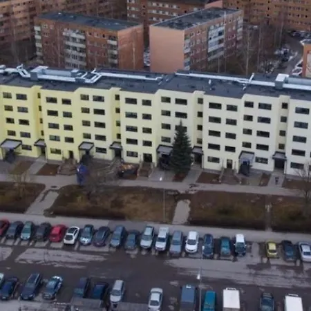 K76 - Very 2-bedrooms -2 Big Beds-1 Single Bed Free Parking Free Wifi *
