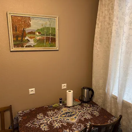 K76 - Very 2-bedrooms -2 Big Beds-1 Single Bed Free Parking Free Wifi *
