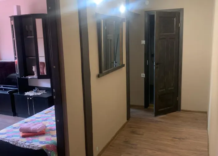 K76 - Very 2-bedrooms -2 Big Beds-1 Single Bed Apartament *